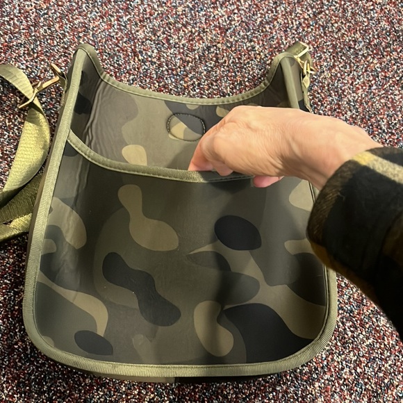 Ahdorned Camo Full Sized Messenger Crossbody Bag - Picture 5 of 8
